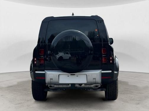 2025 Land Rover Defender 110 P300