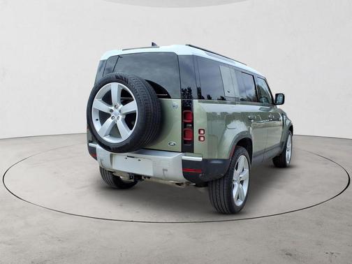 2023 Land Rover Defender 110 SE