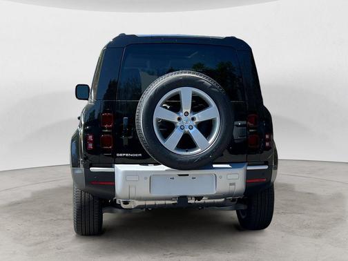 2025 Land Rover Defender 110 P300