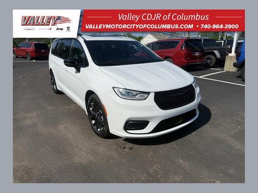Bright White Clearcoat 2023 Chrysler Pacifica Limited