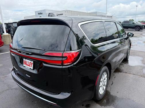 Pxj 2027 Chrysler Pacifica L
