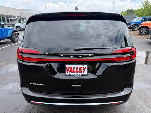 Pxj 2027 Chrysler Pacifica L