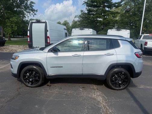 Silver Zynith Metallic Clearcoat 2026 Jeep Compass Sport
