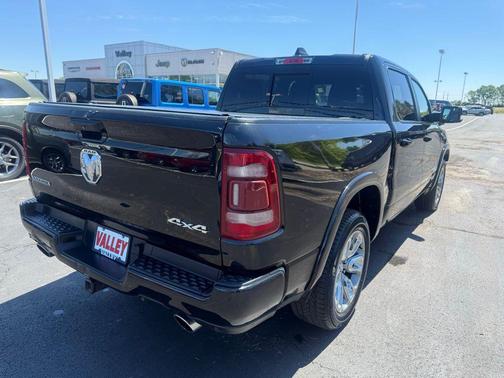 Diamond Black Crystal Pearlcoat 2019 RAM 1500 Laramie