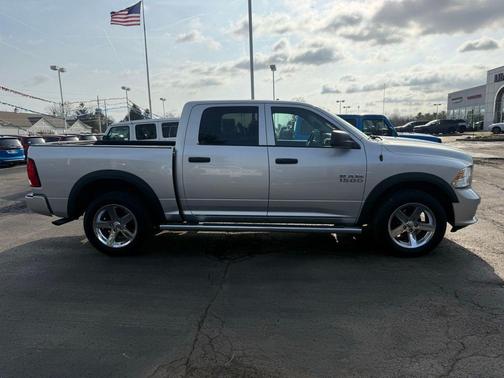 Brilliant Black Crystal Pearlcoat 2017 RAM 1500 Express