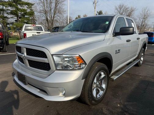 Brilliant Black Crystal Pearlcoat 2017 RAM 1500 Express