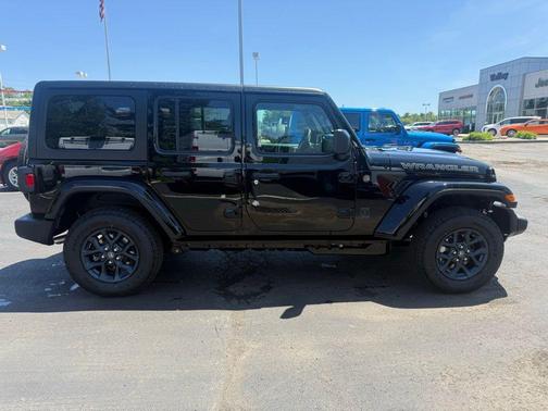 Black Clearcoat 2026 Jeep Wrangler 85th Anniversary