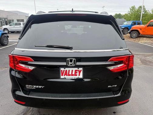 Crystal Black Pearl 2024 Honda Odyssey Elite