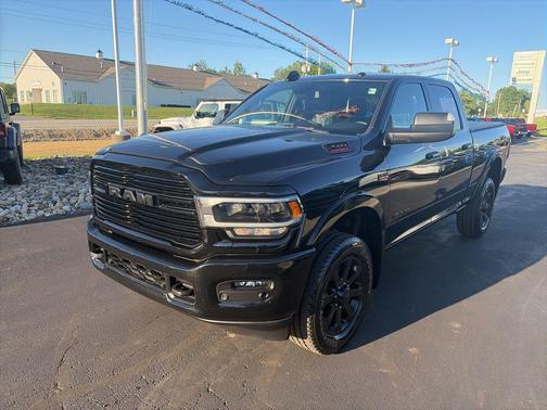 Diamond Black Crystal Pearlcoat 2022 RAM 2500 Laramie Crew Cab 4x4 6'4' Box