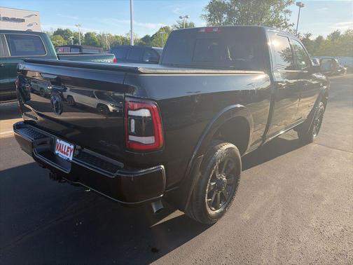 Diamond Black Crystal Pearlcoat 2022 RAM 2500 Laramie Crew Cab 4x4 6'4' Box