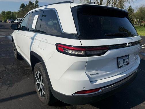 Bright White Clearcoat 2024 Jeep Grand Cherokee Limited