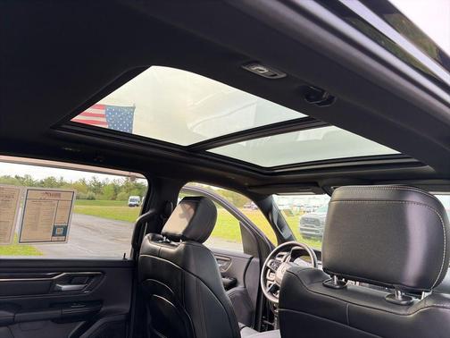 Diamond Black Crystal Pearlcoat 2019 RAM 1500 Rebel