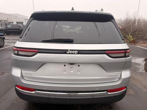 Silver Zynith 2026 Jeep Grand Cherokee Altitude