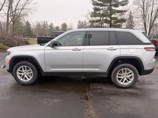 Silver Zynith 2026 Jeep Grand Cherokee Altitude