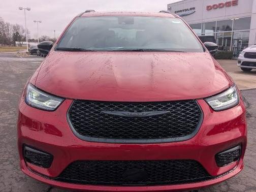 Red Hot Pearlcoat 2026 Chrysler Pacifica Limited