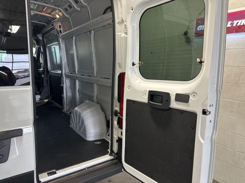 Bright White Clearcoat 2024 RAM ProMaster 2500 Tradesman