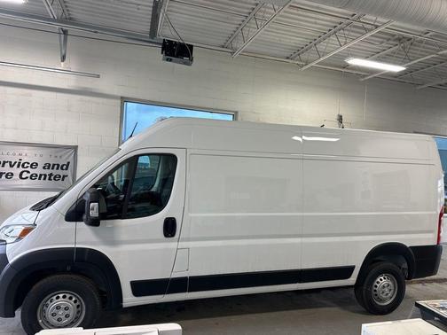 Bright White Clearcoat 2024 RAM ProMaster 2500 Tradesman