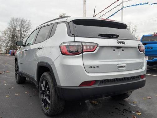 Silver Zynith Metallic Clearcoat 2026 Jeep Compass Latitude