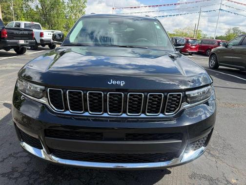 Diamond Black Crystal Pearlcoat 2023 Jeep Grand Cherokee L Limited