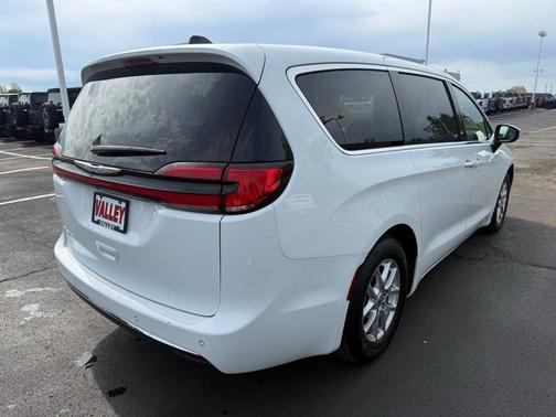 Bright White Clearcoat 2023 Chrysler Pacifica Touring L