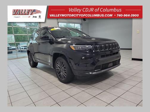 Diamond Black Crystal Pearlcoat 2023 Jeep Compass Limited