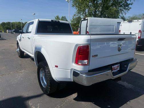 Bright White Clearcoat 2018 RAM 3500 Laramie Crew Cab 4x4 8' Box