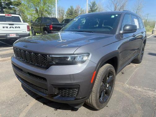 Baltic Gray Metallic Clearcoat 2024 Jeep Grand Cherokee L Altitude
