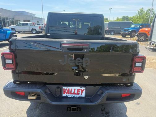 Black Clearcoat 2026 Jeep Gladiator 85th Anniversary Edition
