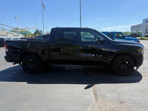 Diamond Black Crystal Pearlcoat 2023 RAM 1500 Big Horn/Lone Star