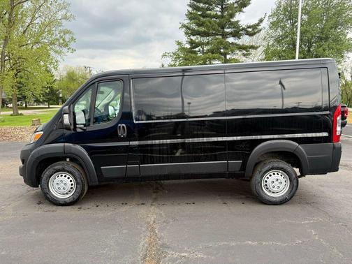Black Clearcoat 2026 RAM ProMaster 1500 Low Roof