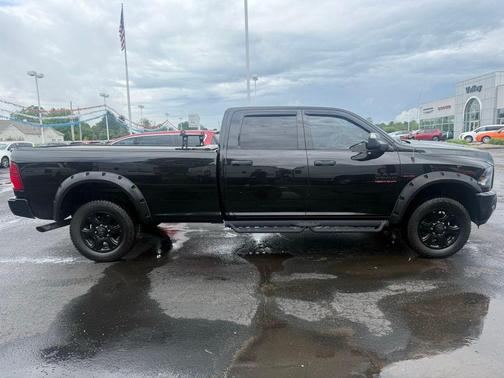 Brilliant Black Crystal Pearlcoat 2016 RAM 3500 Big Horn