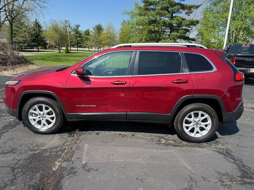 Deep Cherry Red Crystal Pearlcoat 2017 Jeep Cherokee Latitude