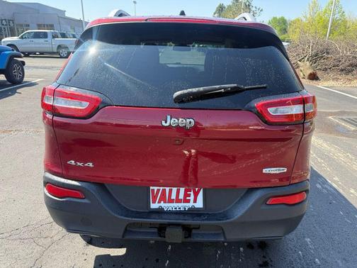 Deep Cherry Red Crystal Pearlcoat 2017 Jeep Cherokee Latitude
