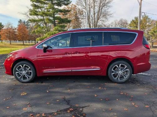 Red Hot Pearlcoat 2026 Chrysler Pacifica L