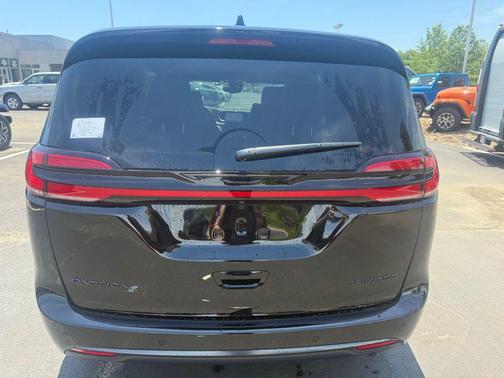 Pxj 2027 Chrysler Pacifica Limited