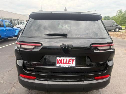 Diamond Black Crystal Pearlcoat 2024 Jeep Grand Cherokee L Altitude