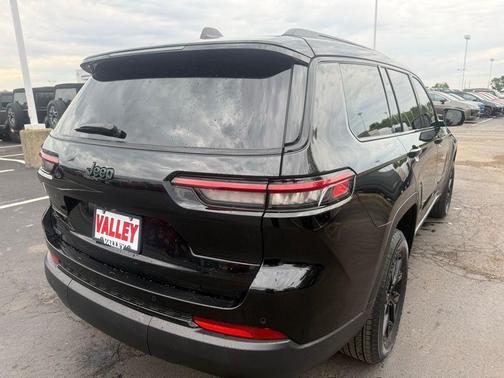 Diamond Black Crystal Pearlcoat 2024 Jeep Grand Cherokee L Altitude