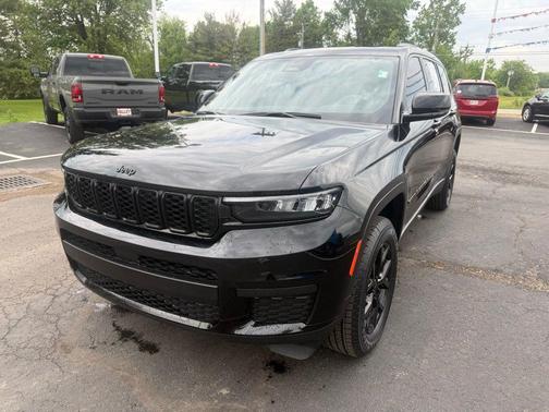 Diamond Black Crystal Pearlcoat 2024 Jeep Grand Cherokee L Altitude