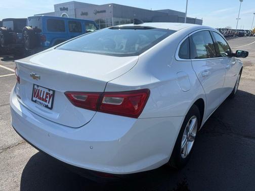 Summit White 2024 Chevrolet Malibu 1LS