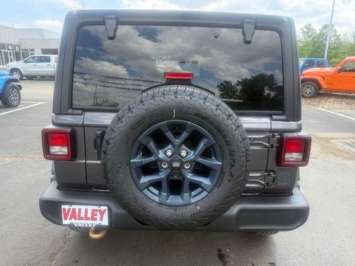 Granite Crystal Metallic Clearcoat 2026 Jeep Wrangler 85th Anniversary