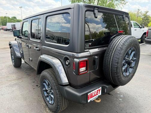 Granite Crystal Metallic Clearcoat 2026 Jeep Wrangler 85th Anniversary