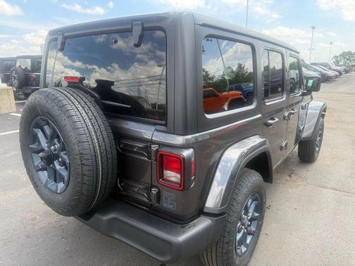 Granite Crystal Metallic Clearcoat 2026 Jeep Wrangler 85th Anniversary