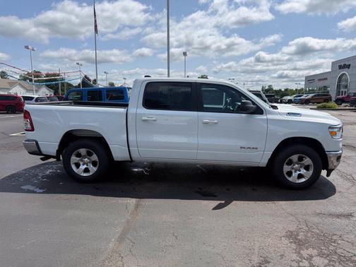 Bright White Clearcoat 2022 RAM 1500 Big Horn/Lone Star