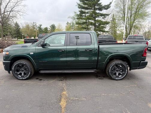 Serrano Green Metallic 2026 RAM 1500 Big Horn/Lone Star