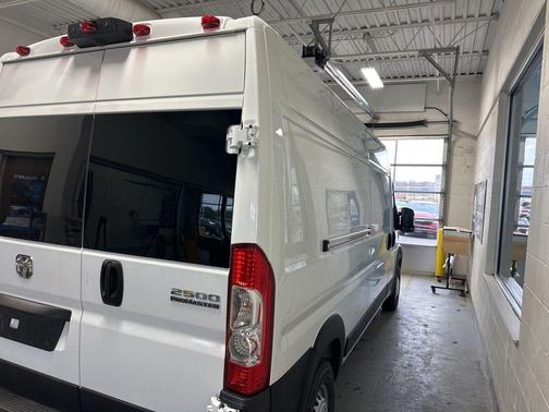 Bright White Clearcoat 2024 RAM ProMaster 2500 Tradesman