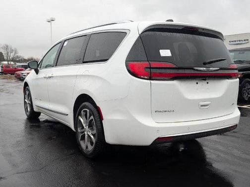 Bright White Clearcoat 2026 Chrysler Pacifica L