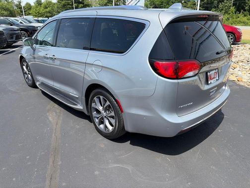 Billet Silver Metallic Clearcoat 2017 Chrysler Pacifica Limited