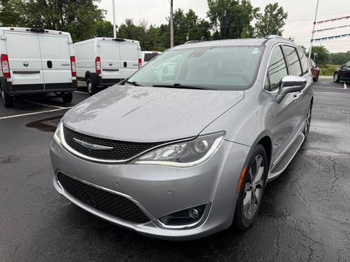 Billet Silver Metallic Clearcoat 2017 Chrysler Pacifica Limited