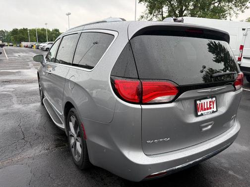 Billet Silver Metallic Clearcoat 2017 Chrysler Pacifica Limited