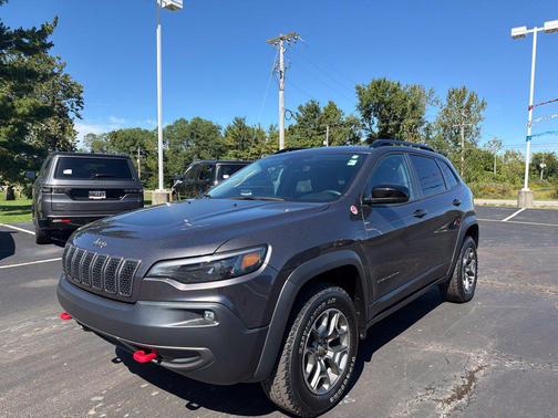 Granite Crystal Metallic Clearcoat 2022 Jeep Cherokee Trailhawk